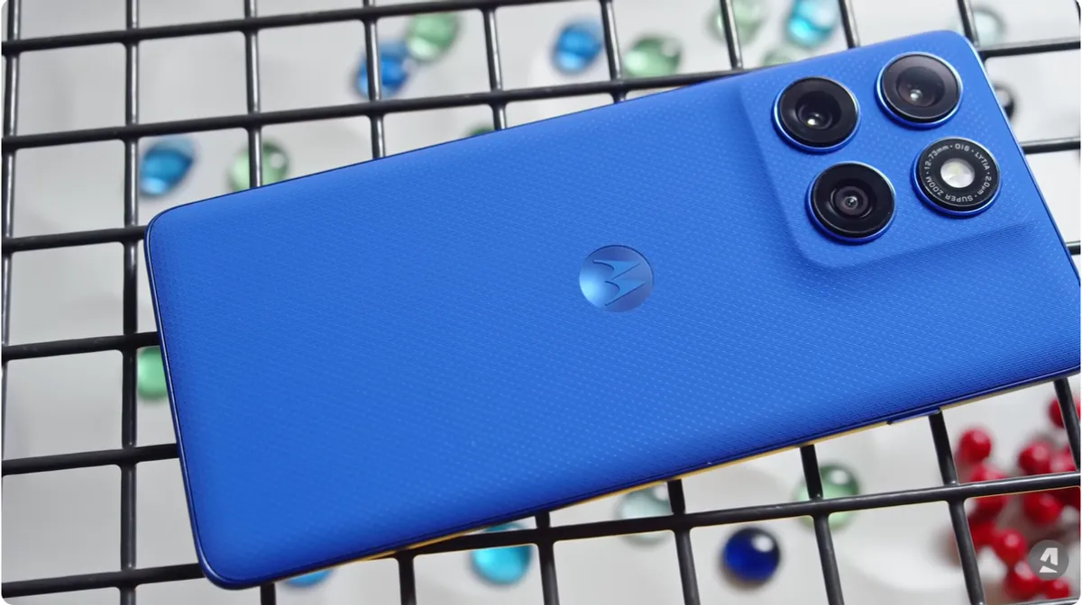 Motorola Edge 60 Pro, Salah Satu Rekomendasi HP dengan Harga di Bawah Rp7 Juta. (Sumber: youtube.com/@GSMArenaOfficial)