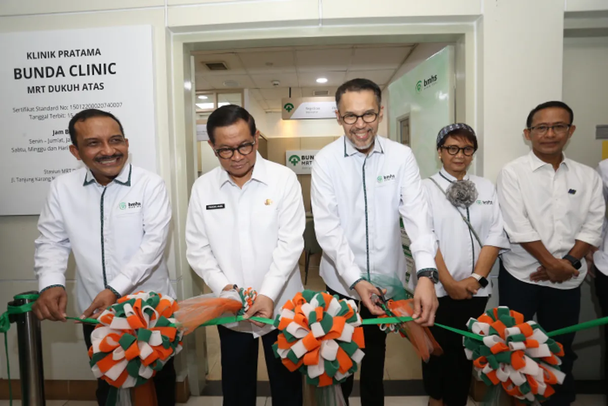 (Ki-ka)&nbsp;President Director PT Bundamedik Tbk (BMHS) – Agus Heru Darjono; Gubernur DKI Jakarta – Pramono Anung Wibowo; President Commissioner PT Bundamedik Tbk – dr. Ivan Rizal Sini; Komisaris Independen PT Bundamedik Tbk – Retno Marsudi; Direktur Utama PT MRT Jakarta (Perseroda) – Tuhiyat&nbsp;dalam peresmian Bunda Clinic MRT Dukuh Atas di Jakarta (22/10). Bunda Clinic MRT Dukuh Atas merupakan klinik kesehatan pertama BMHS di pusat transportasi publik Jakarta yang berfokus pada layanan vaksinasi dan wellness. (Dok BMHS)