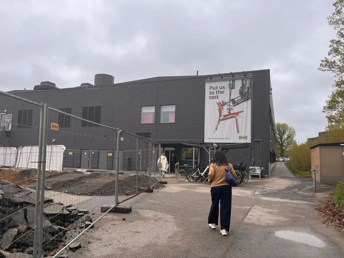 Di Älmhult, IKEA of Sweden memiliki IKEA Global Test Lab. Dimana di sini ada sekitar 30 karyawan dan setiap tahunnya ada sekitar 10.000 pengujian dengan fokus pada functional testing. (Foto: Dok Birny Birdieni)