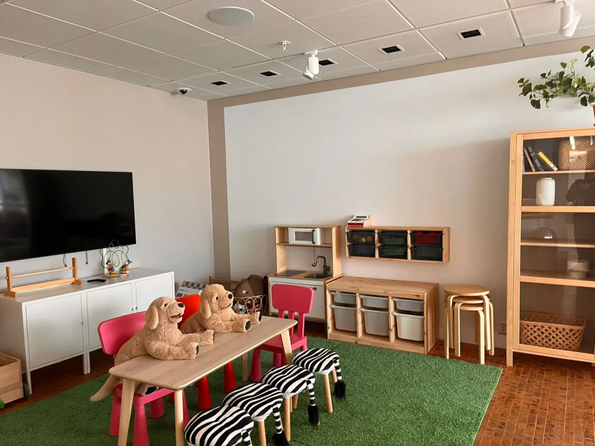 Fasilitas playground anak di IKEA Hotel Älmhult, Swedia. (Dok Birny Birdieni)