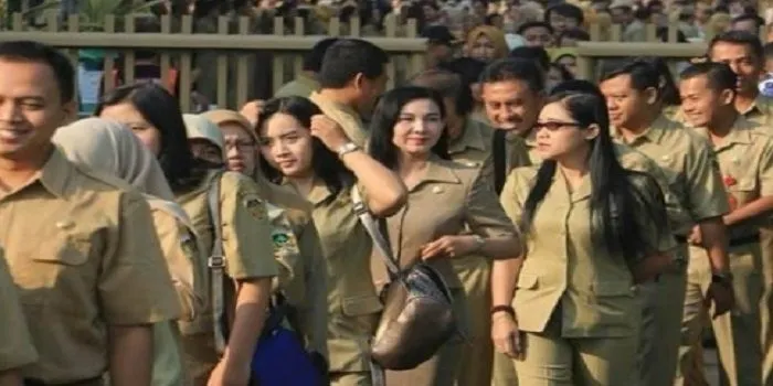 Pemerintah terus meningkatkan kesejahteraan para pendidik di Indonesia, dengan memberikan TPG dan THR 2025. 