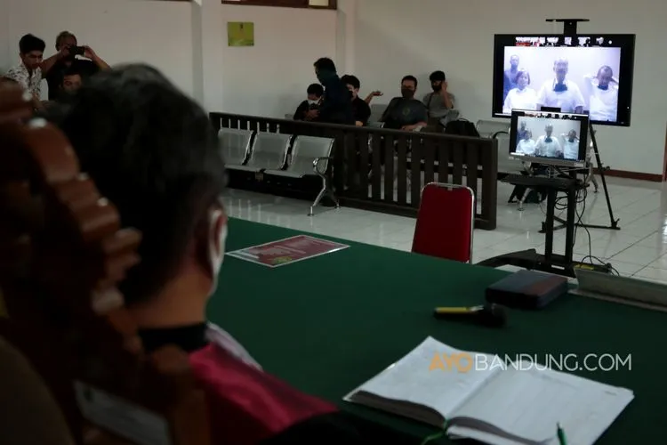 Suasana sidang perdana virtual kasus Sunda Empire di Pengadilan Negeri Bandung, Jalan L.L R.E Martadinata, Kota Bandung, Kamis (18/6/2020). (Ayobandung.com/Kavin Faza)