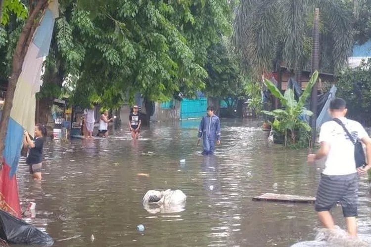 Suasana banjir di Jalan Kebon Jeruk Baru, Jakarta Barat, pada tahun 2016. (Tribunnews.com)