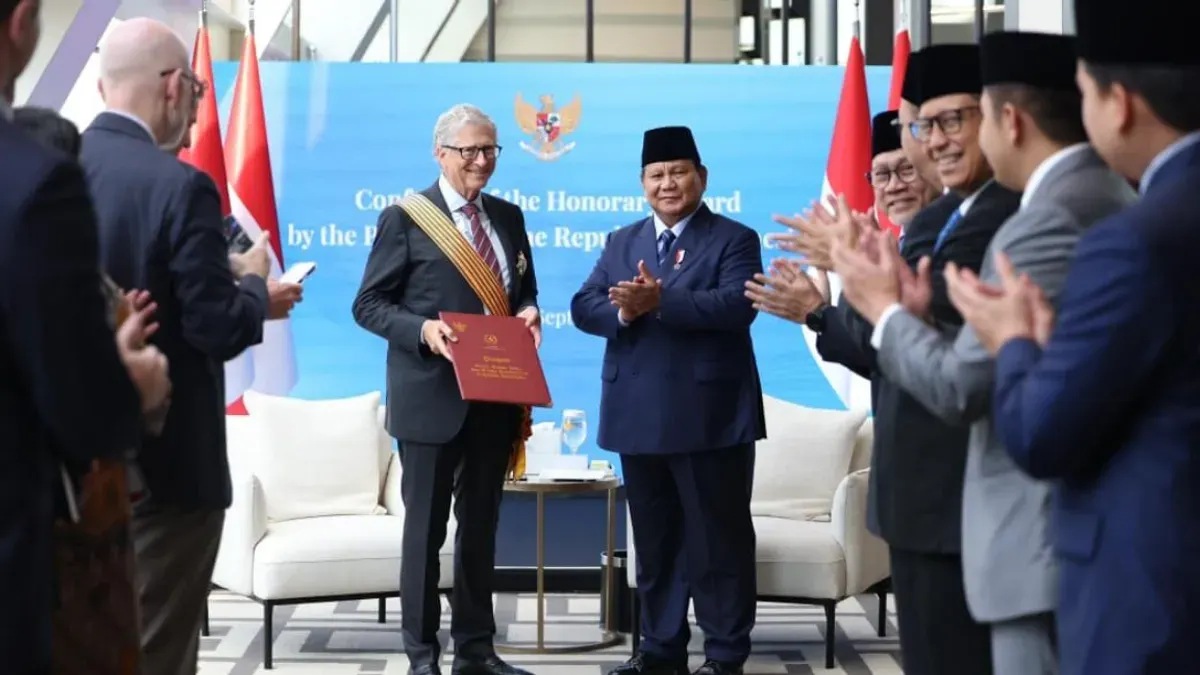 Bill Gates dianugerahi tanda jasa kehormatan dan jasa oleh Prabowo Subianto (Sumber: setneg.go.id | Foto: setneg.go.id)