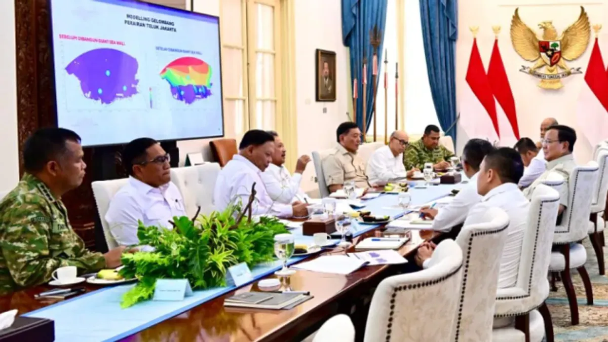 Presiden Prabowo Subianto memimpin rapat terbatas dengan sejumlah Menteri Kabinet Merah Putih terkait dengan pematangan rencana pembangunan tanggul laut raksasa (giant sea wall). (Sumber: menpan.go.id | Foto: menpan.go.id)