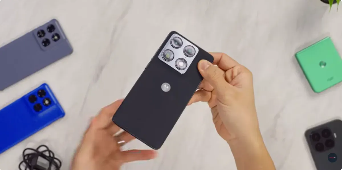 Spesifikasi HP Motorola Signature. (Sumber: youtube.com/@GadgetIn)