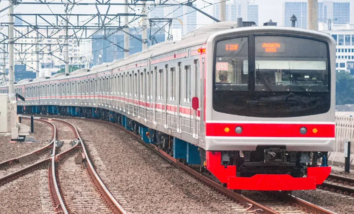 Transportasi Umum KRL. (Sumber: tangerangkota.go.id)
