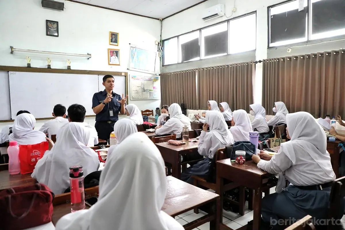 Program sekolah gratis Pemprov DKI Jakarta mencakup berbagai jenjang pendidikan, mulai dari Sekolah Luar Biasa (SLB), SMP, hingga SMA dan SMK. (Sumber: beritajakarta.id | Foto: beritajakarta.id)