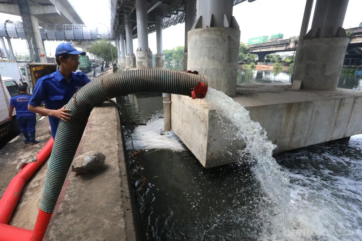 Berbagai upaya dilakukan Pemerintah Provinsi (Pemprov) DKI Jakarta untuk mengantisipasi potensi banjir rob di wilayah pesisir utara Jakarta. (Sumber: beritajakarta.id | Foto: beritajakarta.id)