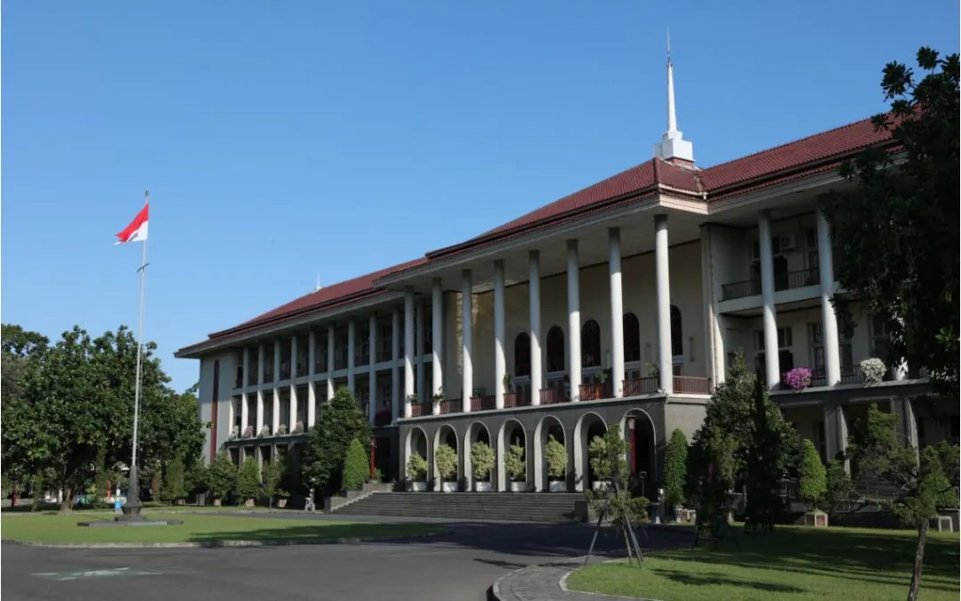 Rektorat UGM menegaskan bahwa Jokowi benar‑benar menempuh studi di Fakultas Kehutanan dan lulus pada 1985.