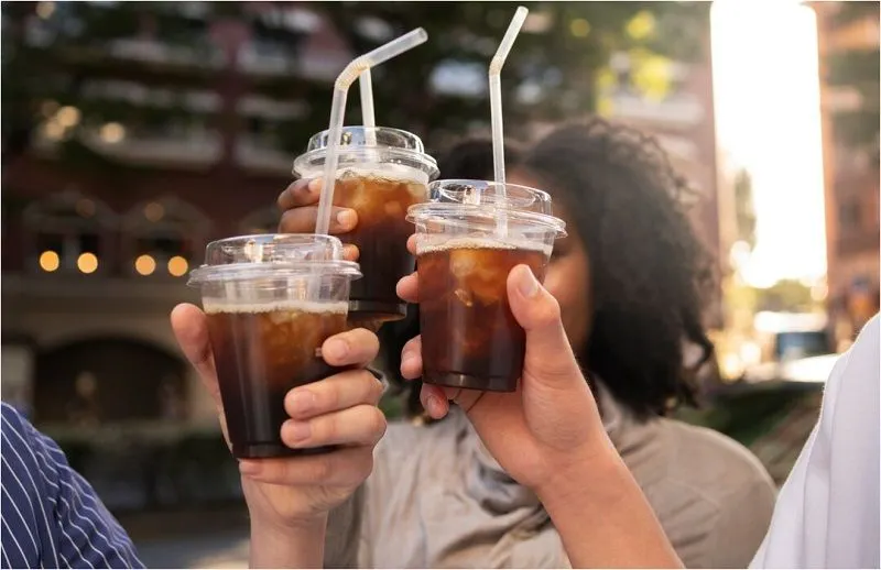 Bagi kalian yang berusia di atas 40 tahun agar lebih berhati-hati dalam memilih minuman yang dikonsumsi sehari-hari.