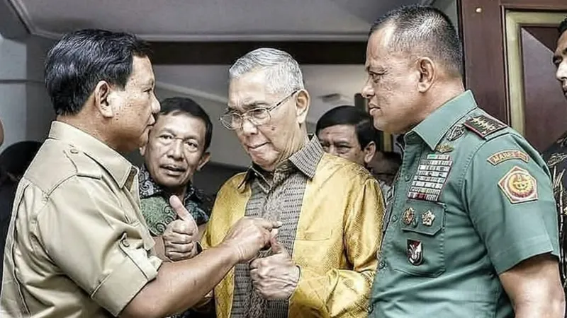 Bersama para mantan petinggi TNI lain, Try Sutrisno melalui Forum Purnawirawan mendesak MPR memberhentikan Gibran Rakabuming sebagai Wapres.