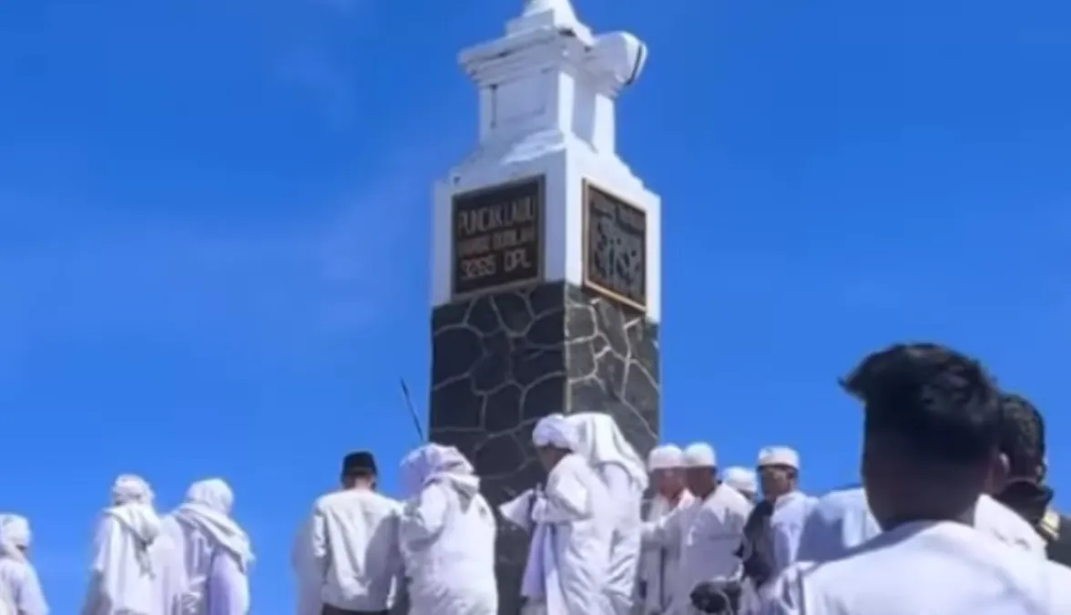 Viral Fenomena Unik di Gunurng Lawu Jadi Sorotan Warganet 