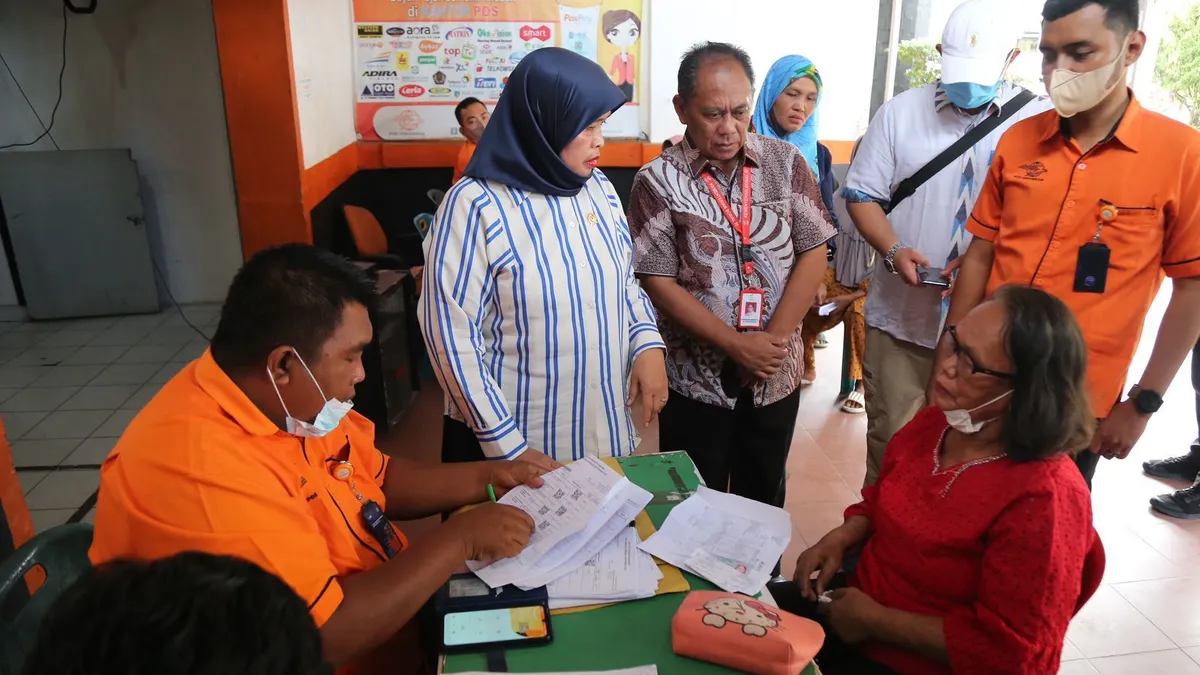 Selain Program Keluarga Harapan (PKH) dan Bantuan Pangan Non-Tunai (BPNT) yang sudah mulai disalurkan pada tahap pertama, ada dua jenis bansos tambahan yang juga mulai cair.
