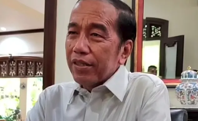 Presiden Joko Widodo (Jokowi) menanggapi santai dan dengan kelakar terkait isu kapal bernama "JKW Mahakam" dan "Dewi Iriana" yang viral