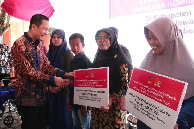 Kemensos mengumumkan rencana penyaluran bansos untuk periode triwulan 2 tahun 2025 meliputi 2 program bantuan PKH DAN BPNT.