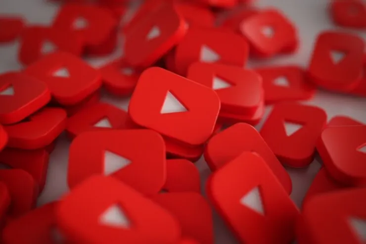 Ilustrasi download video YouTube dari HP.