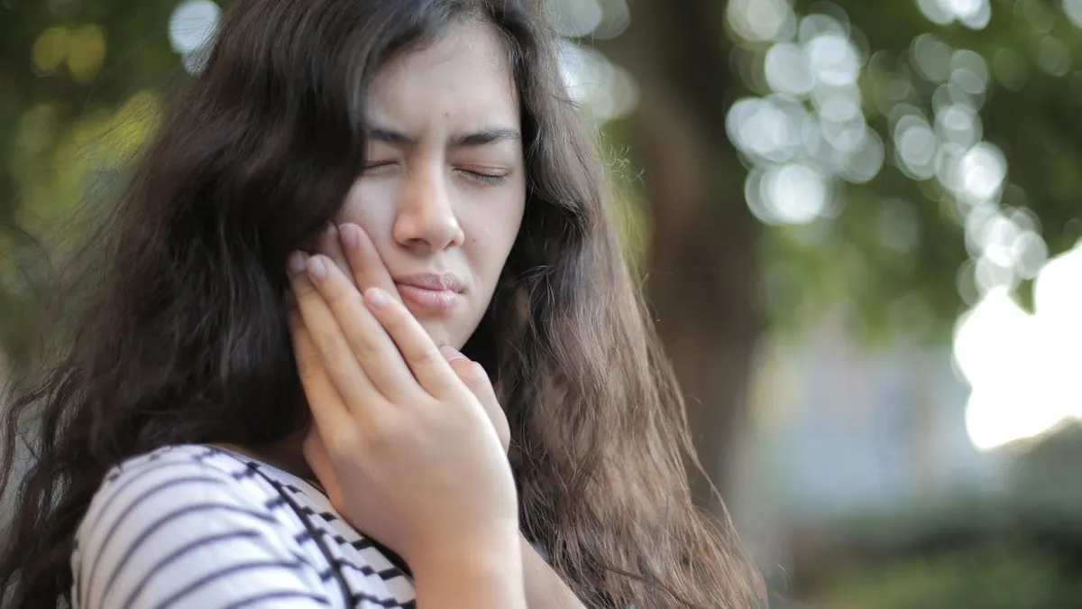 5 bahan alami ini akan secara cepat bereaksi menghilangkan rasa sakit gigi yang Kamu alami dan sangat mudah untuk didapatkan.
