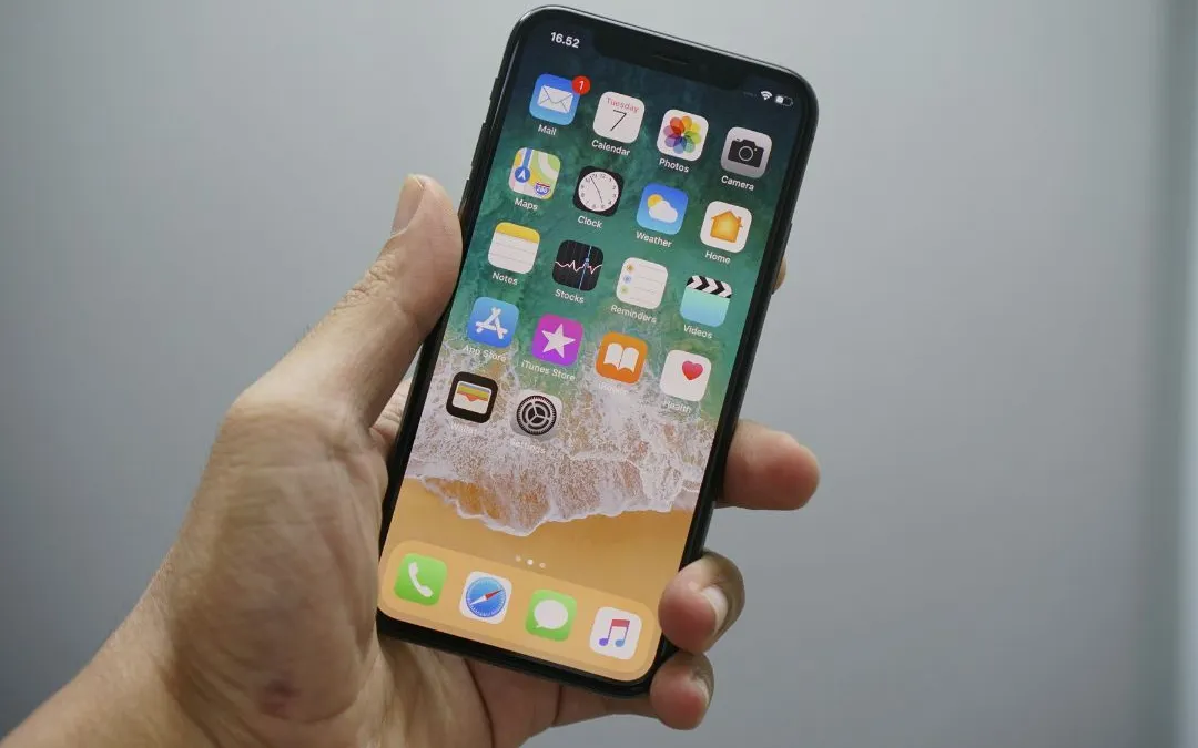 Ilustrasi SIM tidak sah iPhone.