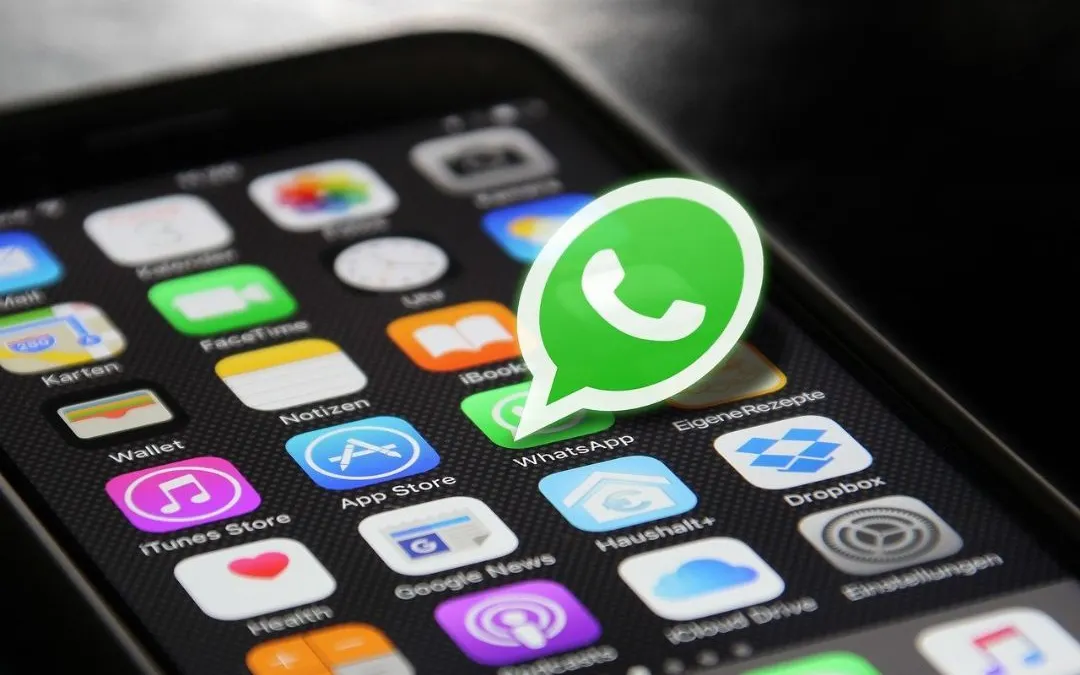Ilustrasi mengamankan akun WhatsApp agar tidak disadap.