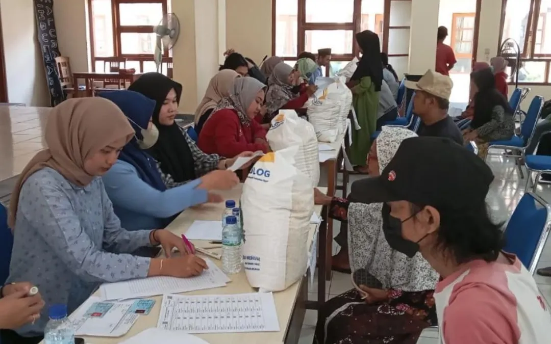 Illustrasi. Beras 10 Kg Kembali Disalurkan di Tahun 2025, 2 Provinsi Ini Sudah Bagikan Bansos kepada KPM