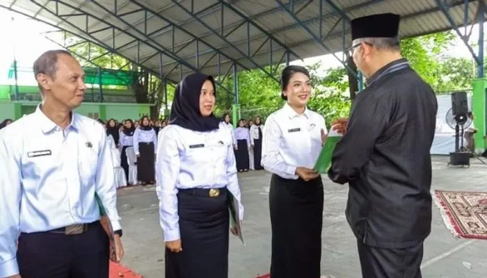 PPPK Paruh Waktu menjadi pertanyaan bagi tenaga honorer kategori R4 dengan masa kerja minimal 2 tahun baik guru, nakes, maupun tenaga teknis.