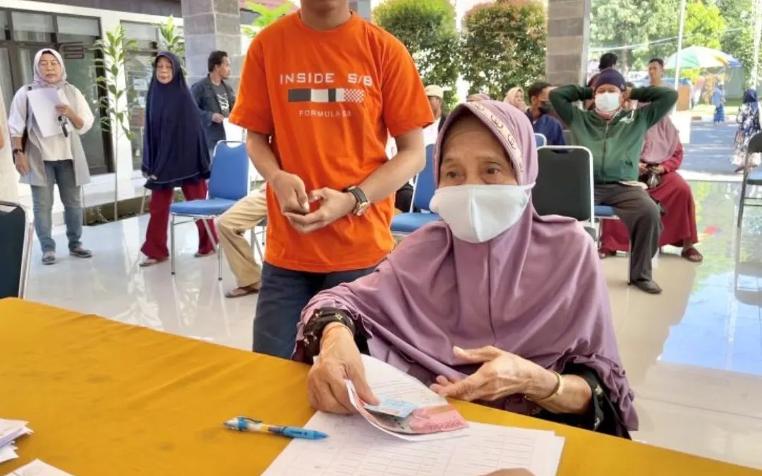 Illustrasi. Selain PKH dan BPNT, Inilah 3 Bansos Tambahan yang Cair ke KPM di Awal Tahun 2025