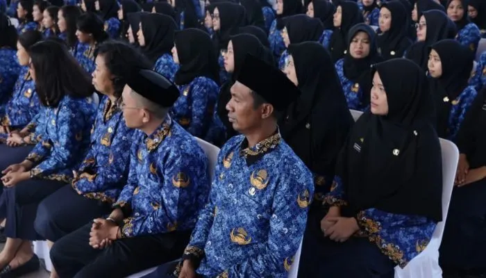Seleksi PPPK tahap 2 tahun 2024 menawarkan kesempatan bagi guru honorer untuk mendaftar, termasuk bagi yang belum memenuhi syarat masa kerja.