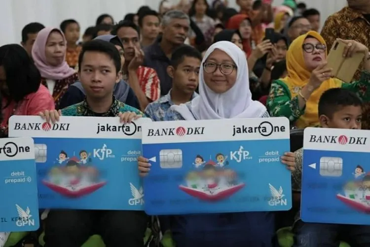 Peserta didik wajib tahu 3 syarat di bawah ini untuk mendapatkan dana bantuan Pendidikan KJP Plus Tahap 2 Bulan November Tahun 2024.