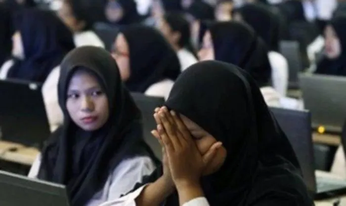 Dalam seleksi CPNS, nilai atau skor akhir ditentukan oleh kombinasi nilai Seleksi Kompetensi Dasar (SKD) dan Seleksi Kompetensi Bidang (SKB).