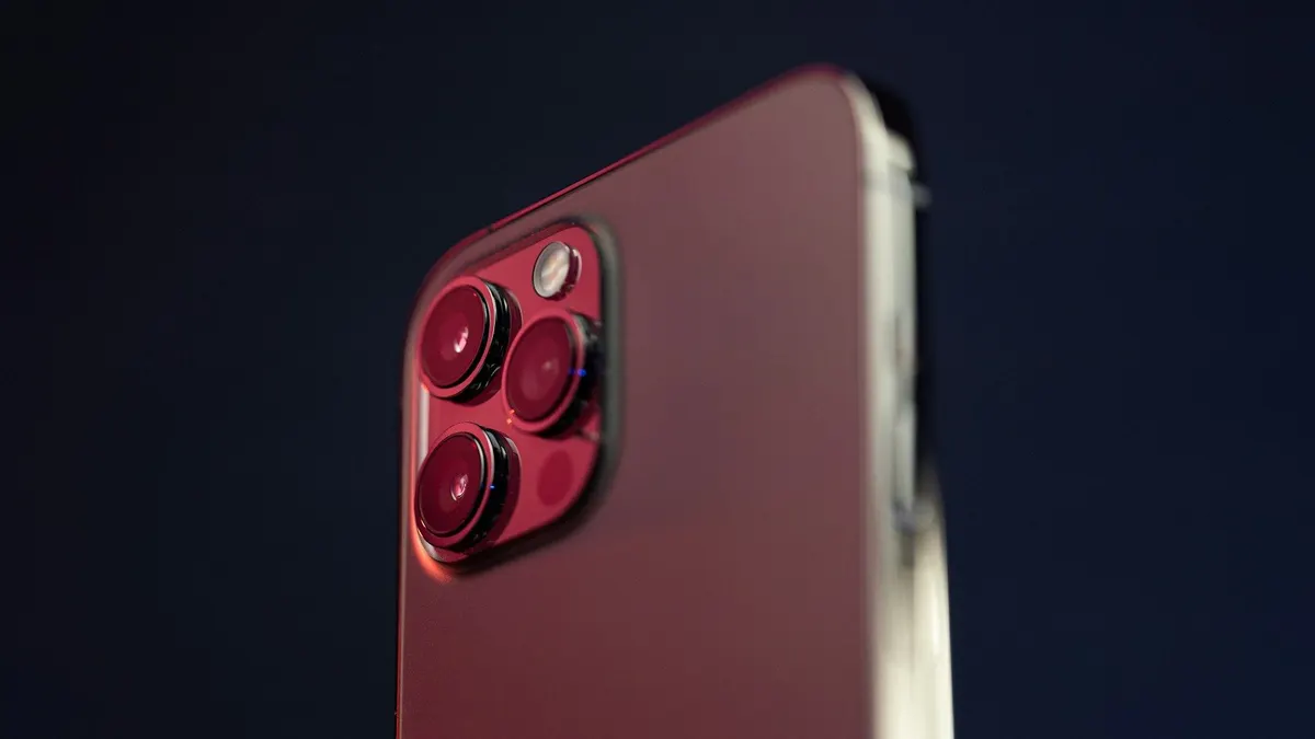 Dengan chipset A14 Bionic, iPhone 12 menawarkan performa yang masih mumpuni untuk penggunaan sehari-hari dan gaming.
