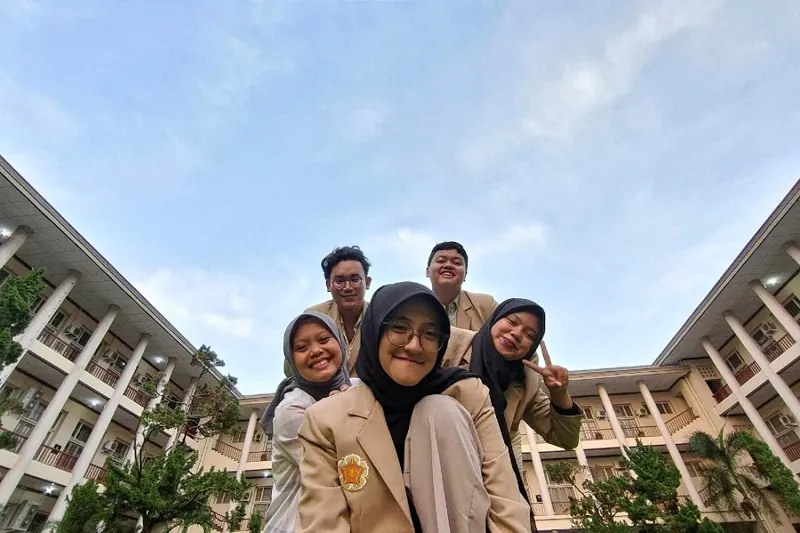 Universitas Gadjah Mada (UGM) menawarkan berbagai jurusan yang lulusannya banyak diterima di perusahaan ternama di luar negeri.