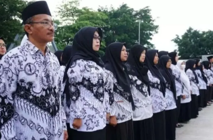 Inisiatif ini diharapkan menjadi langkah besar dalam reformasi sistem pembayaran tunjangan dan bantuan bagi para guru di Indonesia.
