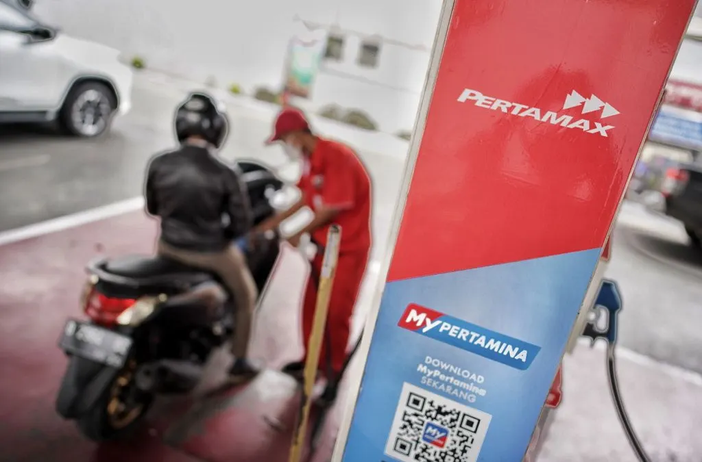 Menurut Fitra Eri, kendaran bermotor harus diisi dengan bahan bakar yang sesuai standar, tidak boleh dibawa nilai minimal oktan.