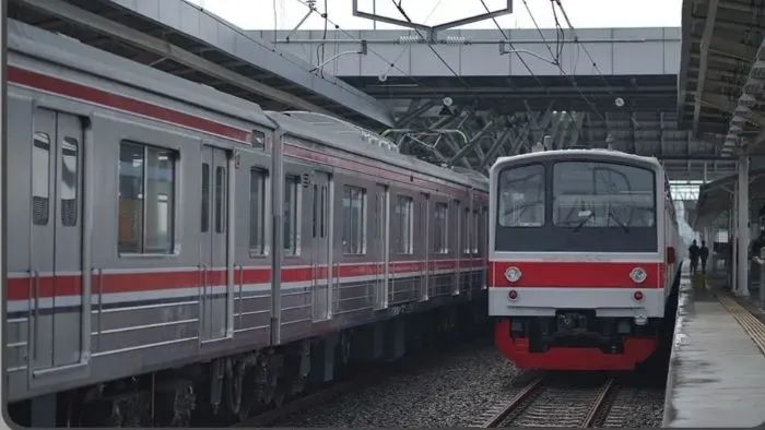 PT Kereta Commuter Indonesia menyediakan perangkat yang disebut Fare Adjustment Machine atau sering disebut sebagai penyelaras tarif.