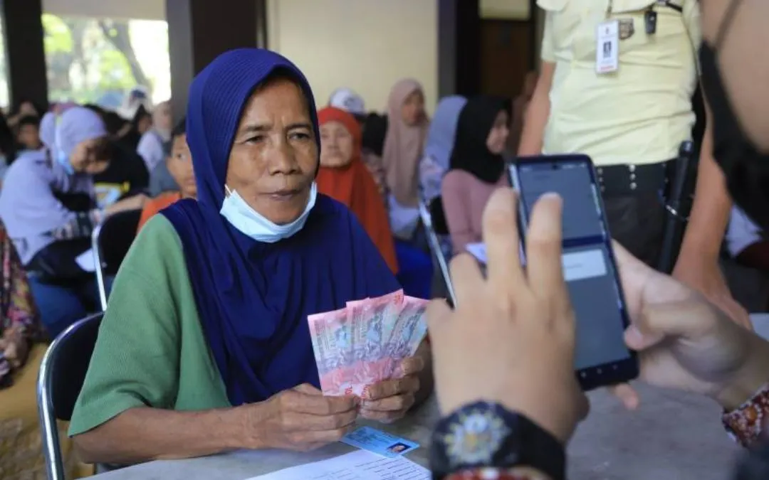 Januari 2025 kabarnya akan ada pencairan Bantuan Sosial (bansos), salah satu yang akan cair adalah bansos PKH 2025.