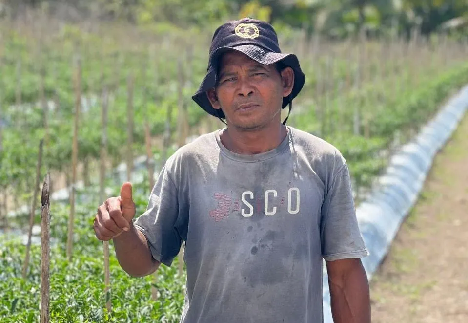 Om Munir buktikan kerja keras dan dukungan NHM bisa mengubah nasib. Tiga anaknya kini raih pendidikan tinggi.