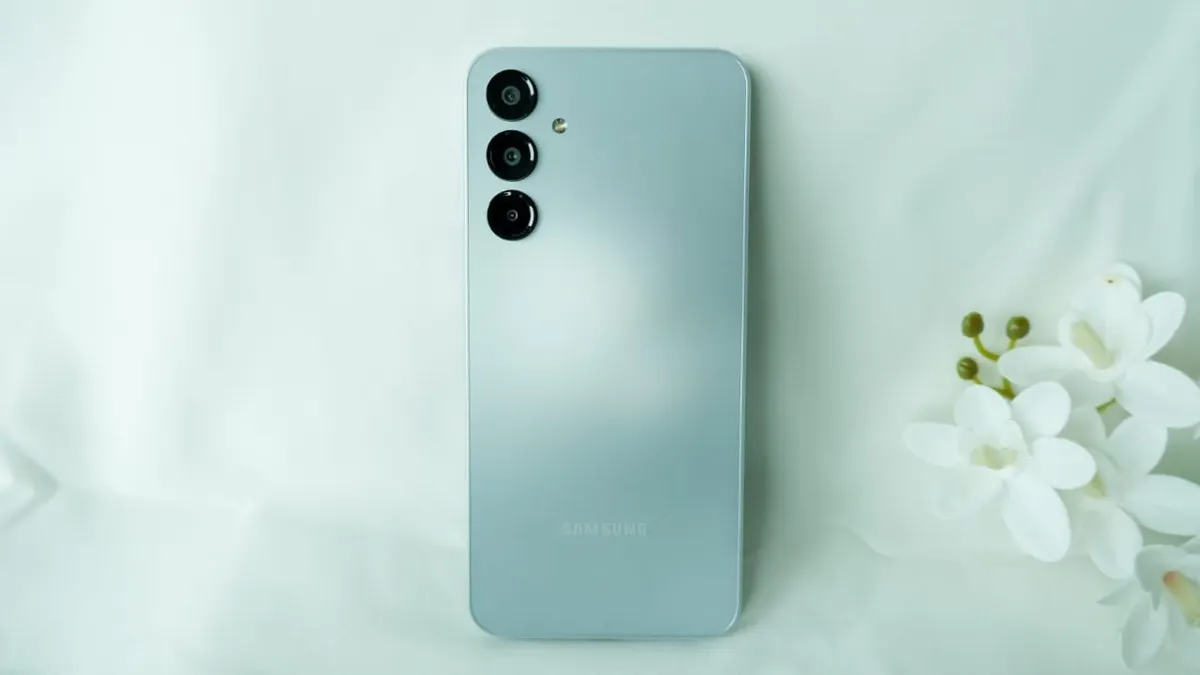 Untuk HP harga 2 jutaan, Samsung Galaxy A16 4G dilengkapi dengan One UI terbaru serta sertifikasi IP54 untuk tahan cipratan air dan debu.