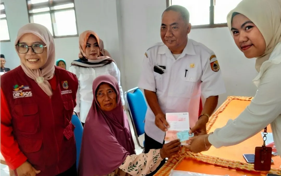 Telah terkonfirmasi bahwa para Keluarga Penerima Manfaat (KPM) BPNT Murni berhasil melakukan penarikan tunai sebesar Rp600.000 melalui Kartu Keluarga Sejahtera (KKS) Bank BRI.