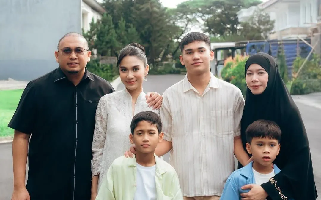 Andre Rosiade menjelaskan bahwa Azizah Salsha langsung menyusul Pratama Arhan ke Thailand setelah berlebaran bersama keluarga.