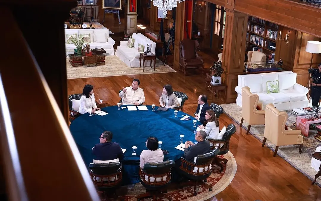 Salah satu hasil pertemuan antara Presiden dengan Jurnalis di Hambalang beberapa waktu lalu adalah rencana dialog dengan tokoh Indonesia gelap.