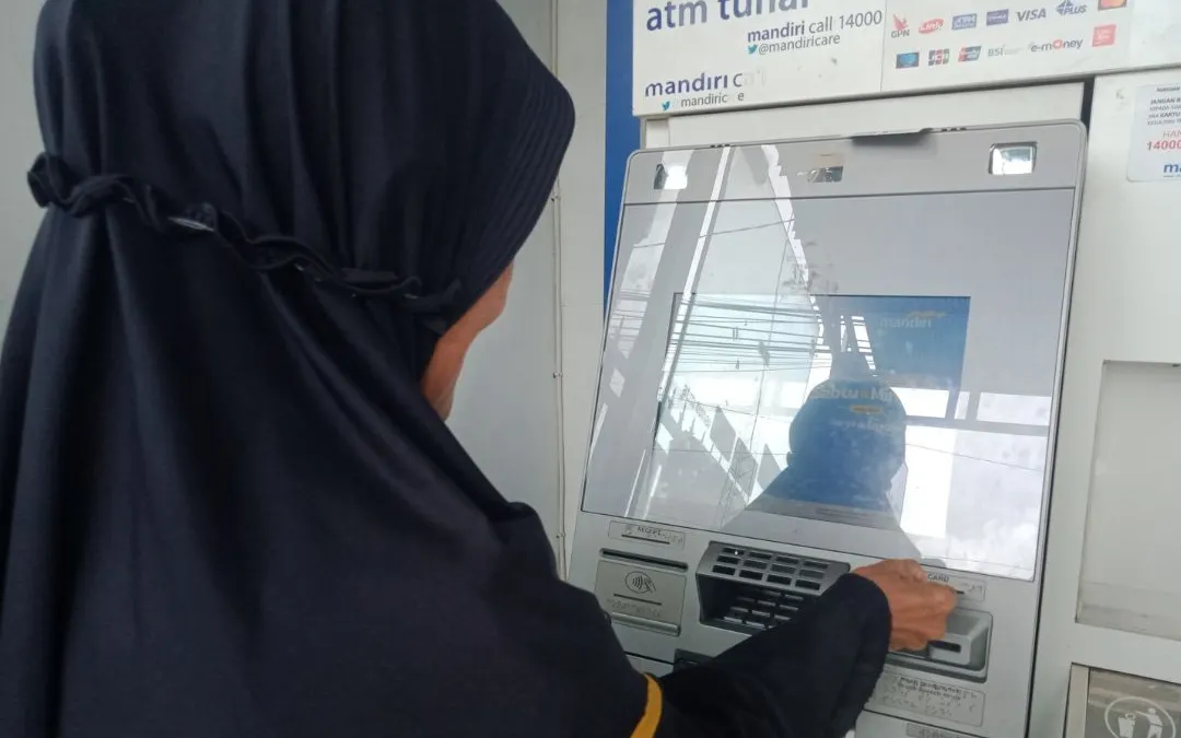 Illustrasi. Beredar sebuah video viral di media sosial yang memperlihatkan seseorang mengklaim bahwa bantuan sosial (bansos) senilai Rp725.000 sudah cair