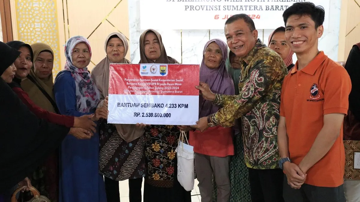 Bantuan pertama dan kedua meliputi bantuan PKH dan BPNT yang disalurkan melalui dua jalur yaitu PT Pos Indonesia dan kartu KKS merah putih.