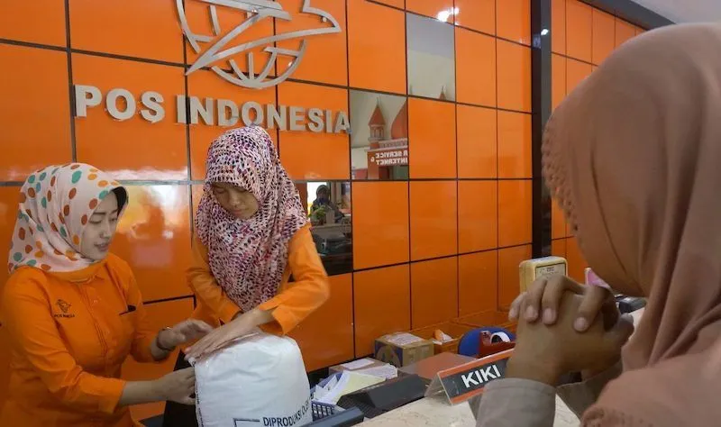 Diketahui saat ini PT Pos telah resmi membagikan undangan bagi para KPM yang cair melalui PT Pos Indonesia, lantas bansos apa saja?