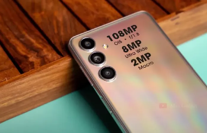 Sedang cari HP merek Samsung yang worth it dibeli tahun ini? Samsung Galaxy M54 5G bisa kamu pertimbangkan.