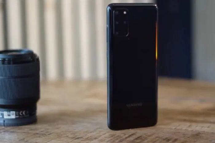  Cari HP ex-flagship yang worth it dibeli akhir tahun 2024? Samsung Galaxy S20 Plus 5G bisa kamu pertimbangkan.