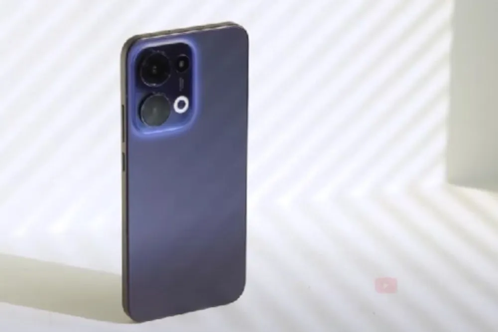 Oppo Reno 13 5G dirilis bersama dengan dua model Oppo Reno 13 series, yaitu Oppo Reno 13 4G dan Oppo Reno 13F 5G.