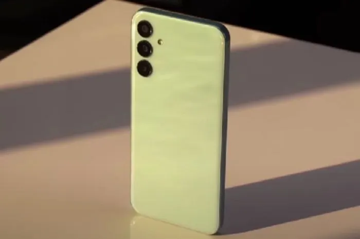 Samsung Galaxy M15 5G adalah HP termurah Samsung yang hadir dengan baterai jumbo berkapasitas 6000mAh.