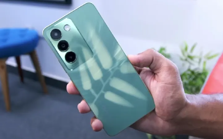 Cari HP yang punya desain dan spesifikasi oke? Vivo Y100 bisa dijadikan pilihan apalagi harganya semakin murah setelah turun Rp1 jutaan.