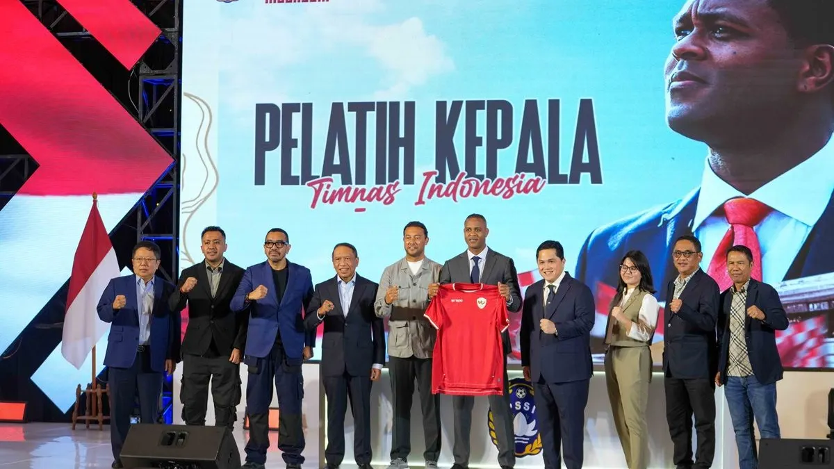 Dalam mengemban tugasnya, Patrick Kluivert  akan dibantu oleh dua asisten, yakni Alex Pastoor dan Denny Landzaat.
